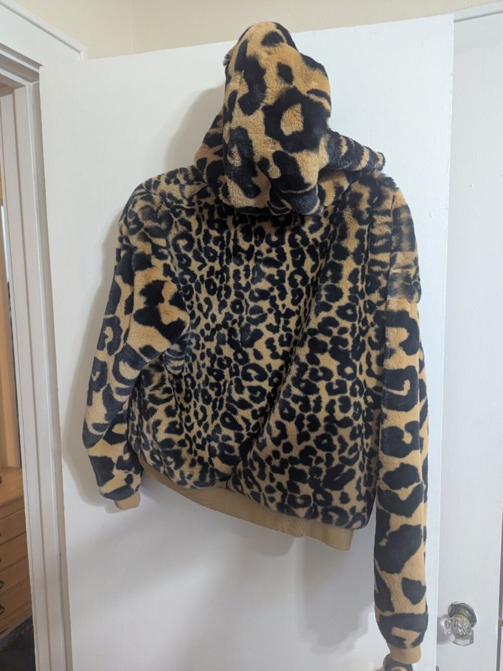 Nike Air Jordan LUXURY Women's 1/2 Zip Faux Jacket Standard Size Animal Print - Picture 9 of 9